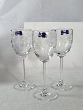 Duiske Irish Handcut Glasses Set of Three Grape Pattern with tags Small Wine ?